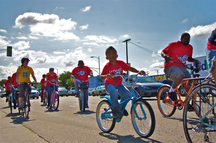 The East Side Riders' Ride 4 Love in progress along Central Ave. Sahra Sulaiman/Streetsblog L.A.