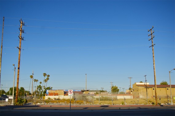 The sun sets on the vacant lot at 85th and Vermont, directly across the street from County Supervisor Mark Ridley-Thomas' Constituent Service Center. Sahra Sulaiman/Streetsblog L.A.