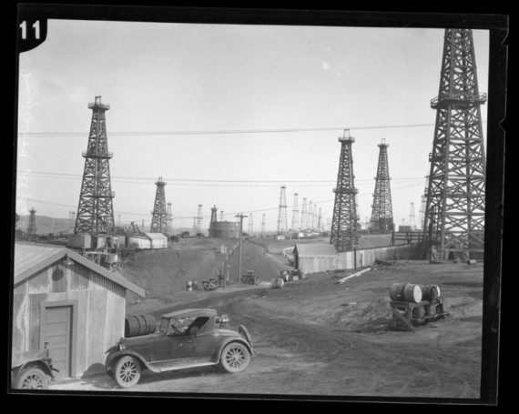 Early drilling operations in Baldwin Hills (photo courtesy of L.A. Times, http://latimesblogs.latimes.com/lanow/2008/10/theres-been-muc.html)