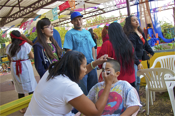 Pauletta Pierce paints children's faces for Dia de los Muertos. Sahra Sulaiman/Streetsblog L.A.