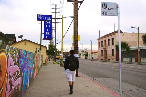 A bus stop near the Notel Motel on Main St. Sahra Sulaiman/LA Streetsblog