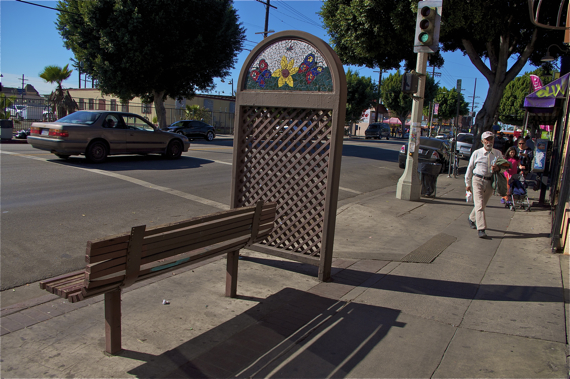 Another view of the bench and the space it takes up on the sidewalk. Sahra Sulaiman/LA Streetsblog