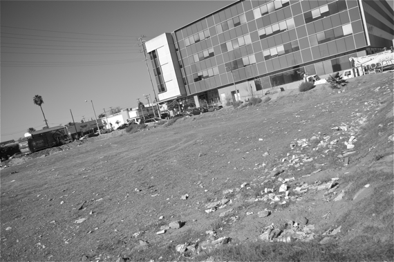 A vacant lot along Vermont Ave. accumulates trash. Sahra Sulaiman/LA Streetsblog