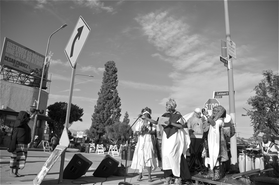 Women serenade the Plaza at 43rd Pl. in Leimert Park at a recent art walk. Sahra Sulaiman/Streetsblog L.A.