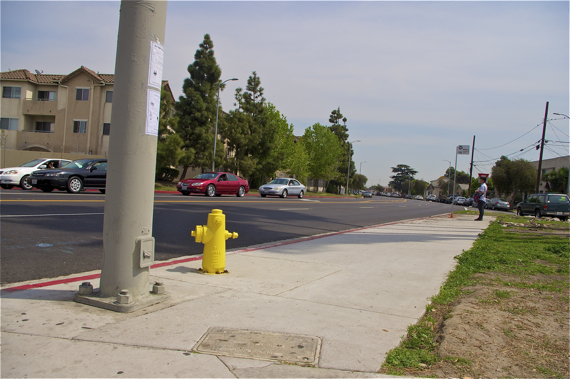 The bus stop as of last Saturday, with new sidewalk and repainted (and perhaps upgraded) fire hydrant. Sahra Sulaiman/LA Streetsblog
