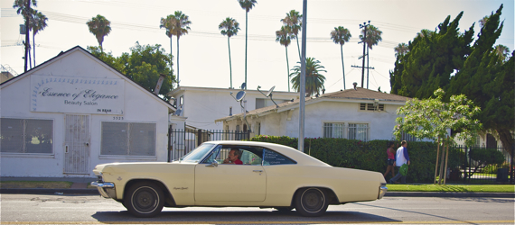 A teen walks along Western Ave. toward the Bronco Motel with a john. A woman watching the scene with me said she believed the girl was underage. Sahra Sulaiman/Streetsblog L.A.