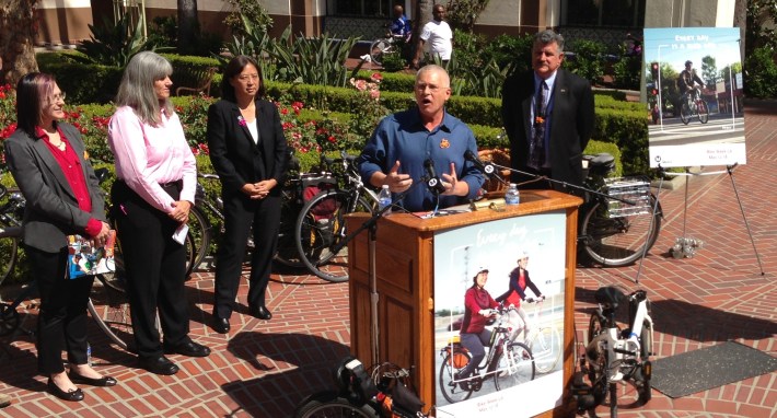 Los Angeles City Councilmember and Metro Boardmember Mike Bonin kicks off Bike Week. Standing with him, l to r, are Jennifer Klausner - LACBC, xxxxxxxxPhoto: Joe Linton/Streetsblog L.A.