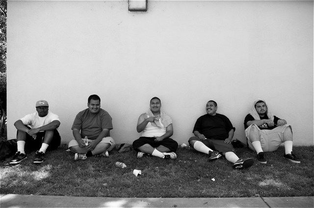 Youth from Inspire Academy and Los Ryderz take a break from the sun. Sahra Sulaiman/LA Streetsblog