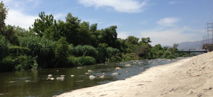 Eleven miles of the Los Angeles River are going to get a whole lot greener over the next decade as federal agencies step up their efforts. photo: Joe Linton / Streetsblog L.A.