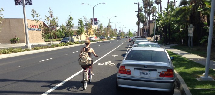 A few short stretches of the facility were standard "door-zone" bike lanes.
