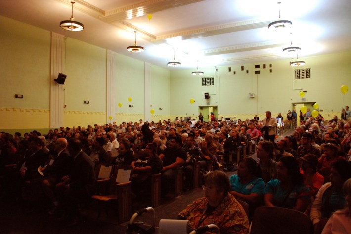 Crowd at Nightingale Middle School waiting for meeting to start. Photo by Nathan Solis