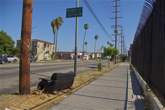 A lot on Figueroa accumulates furniture and other trash (out of frame). Sahra Sulaiman/Streetsblog LA