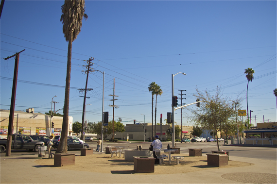 The previous configuration of the island at Avalon and Gage. Sahra Sulaiman/Streetsblog LA