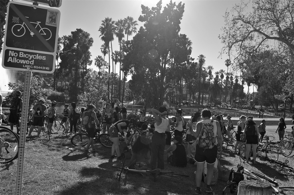 Riders stop for burritos provided by Comida no Bombas and talk about gentrification and gang injunctions in Echo Park. Sahra Sulaiman/Streetsblog LA