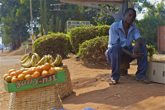 Grant, a fruit vendor in Lilongwe. Sahra Sulaiman/Streetsblog LA