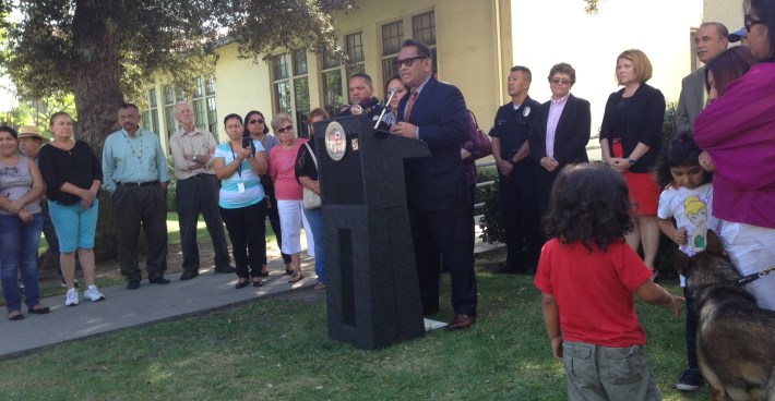 Councilmember Cedillo speaking yesterday in front of Aldama Elementary School. Photo: Joe Linton/Streetsblog L.A.