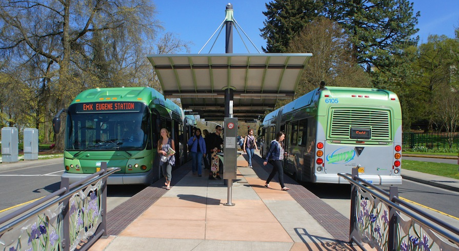 Future Bus Rapid Transit (BRT) on Vermont Avenue could resemble Eugene, OR's EmX BRT line. Photo: ITDP
