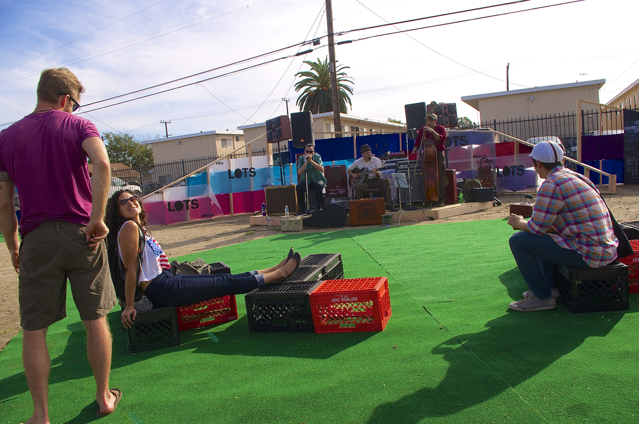 The Free Lots! site on MLK Blvd. featured live music and activities for kids. Sahra Sulaiman/Streetsblog L.A.