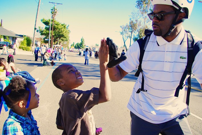 Jeremy Swift, one of the founders of Black Kids on Bikes, encourages kids to take up biking and listen to their mothers. Sahra Sulaiman/Streetsblog L.A.