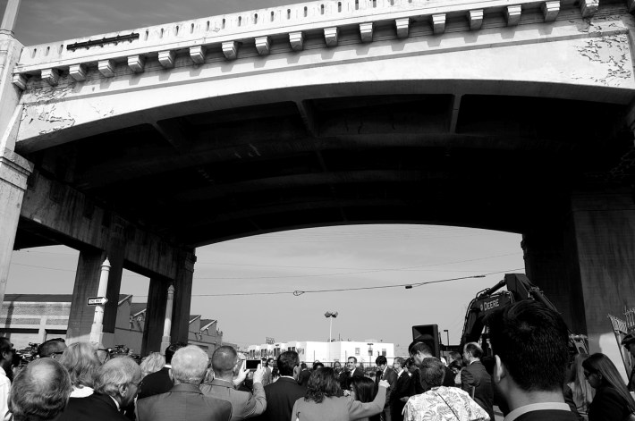 Mayor Eric Garcetti (center, facing camera) addresses a crowd of city notables under the 6th St. Viaduct. Sahra Sulaiman/Streetsblog L.A.