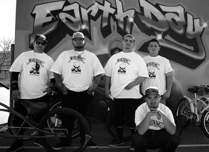 Founder of Los Ryderz, Javier "J.P." Partida (far left) stands in front of an Earth Day mural with some of the youth from the club after a ride focused on healthy food options. Sahra Sulaiman/Streetsblog L.A.