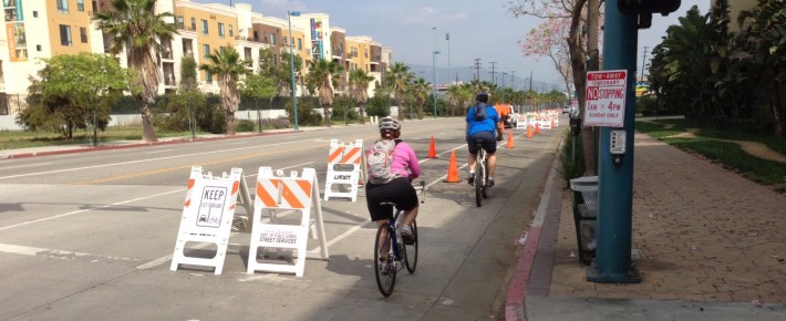 LADOT hosted its "Pop-Up Chandler Cycletrack" to demonstrate how the planned Chandler Boulevard protected bike lanes will work.