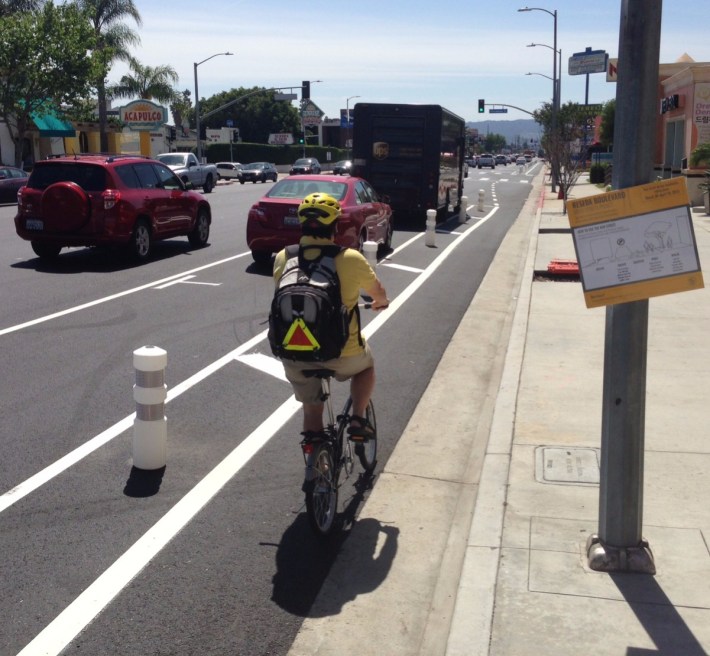 New parking-protected bike lanes on Reseda Boulevard. All photos: Joe Linton/Streetsblog L.A.