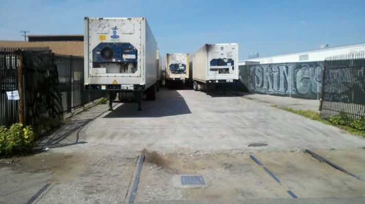 The Interstate Highway System changed the economics of trucks vs. trains for local delivery. Truck trailers now park on abandoned rail spurs in downtown L.A. Photo: Roger Ruddick