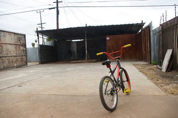 The space out back can serve as a storage area, safe gathering space for youth, and site for social get-togethers/movie nights. Sahra Sulaiman/Streetsblog L.A.