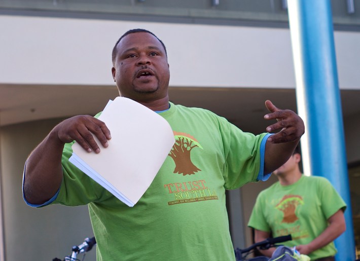 John London talks about the importance of a bike lane to the safety of the community. Sahra Sulaiman/Streetsblog L.A.