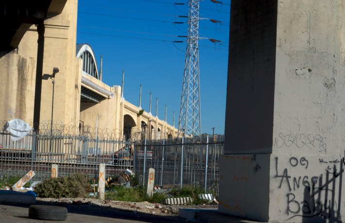 The bridge and some good-bye graffiti. Sahra Sulaiman/Streetsblog L.A.