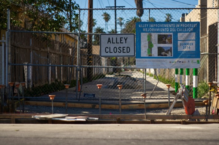 Coming soon! A green alley in South L.A. near 52nd and Avalon. Sahra Sulaiman/Streetsblog L.A.