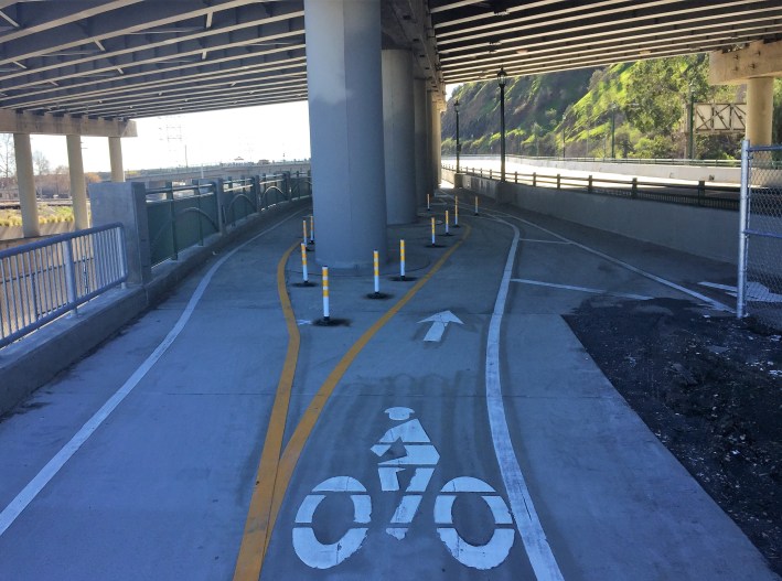 The bike path splits to get around the 5-Freeway Bridge pillars.