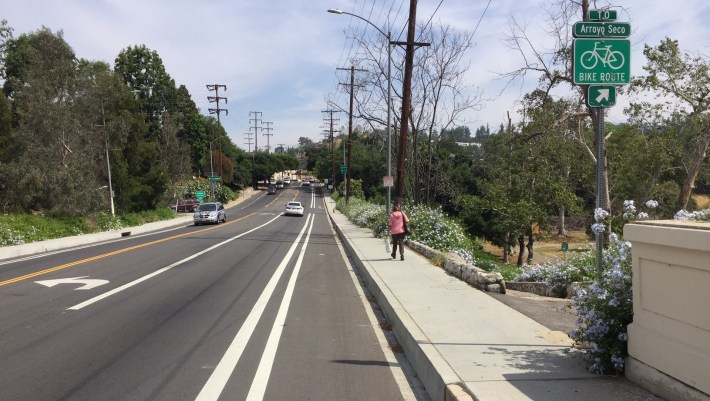 New buffered bike lane on Avenue 60