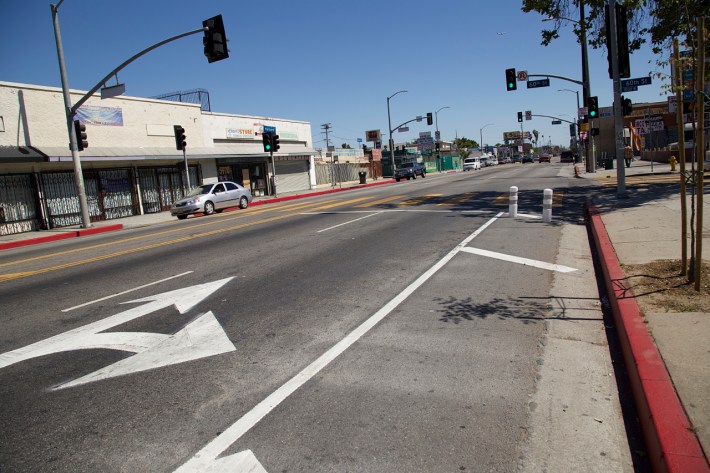 A southbound travel lane at 60th and Vermont is now also marked as a turn lane. Sahra Sulaiman/Streetsblog L.A.
