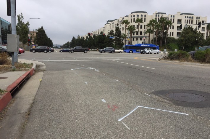 Preliminary buffered bike lane markings on Jefferson Blvd at Lincoln Avenue