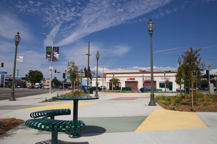 One of the tables is absent a bench to allow wheelchair users and those with strollers to use it as well. Sahra Sulaiman/Streetsblog L.A.