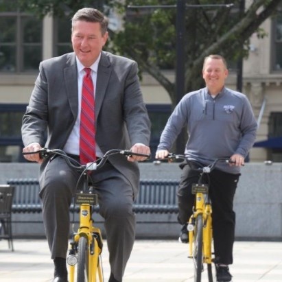 Worcester’s City Manager and local Chamber head launch their Ofo-linked dockless shared bike program