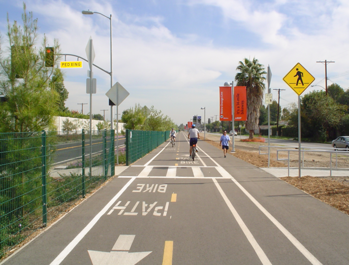 Orange Line walk-bike path. Photo via LADOT Bike Blog