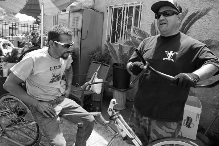 Art "The Skrapfather" Ramirez and Javier "JP" Partida work on a custom bike for one of Los Ryderz' youth. Sahra Sulaiman/Streetsblog L.A.