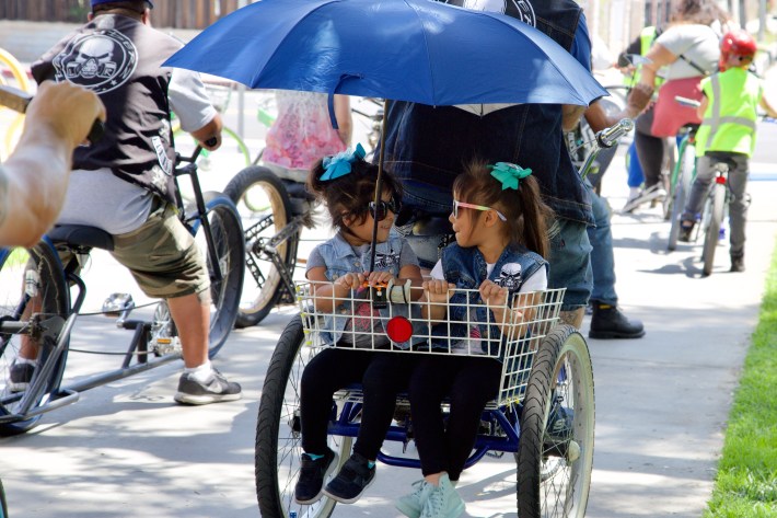 The daughters of Miguel Partida (brother of JP and one of the original members of the club) ride with their dad to celebrate Los Ryderz' sixth anniversary. Sahra Sulaiman/Streetsblog L.A.