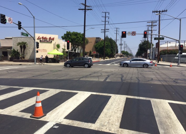 Even traffic enforcement personnel kept to the shade at crossing points along the Vernon+HP route