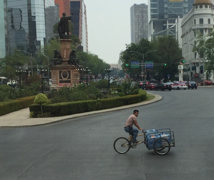 Bicycle-power water delivery in Mexico City