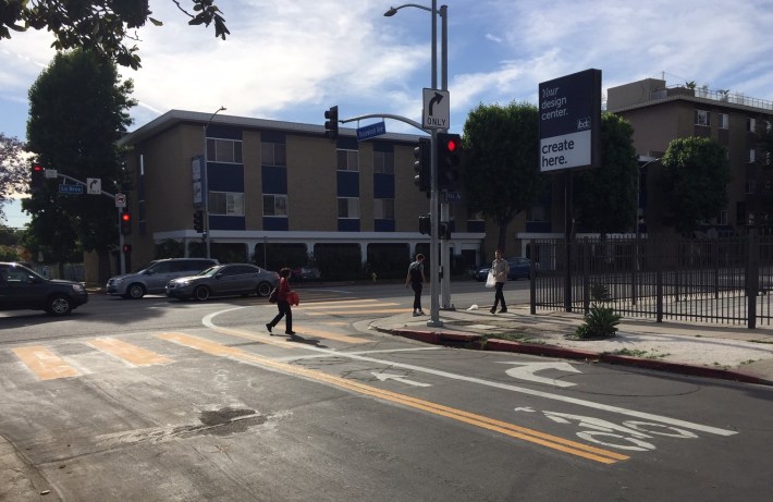 New diverter on Rosewood at La Brea. Photos by Joe Linton/Streetsblog L.A.