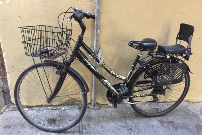 Practical Italian bike - with child seat