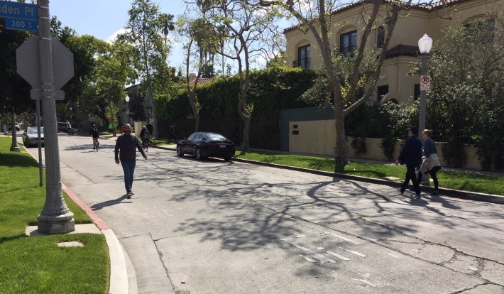 Last Sunday parts of Fourth Street had more people on foot and bike than drivers. Photo: Joe Linton/Streetsblog L.A.