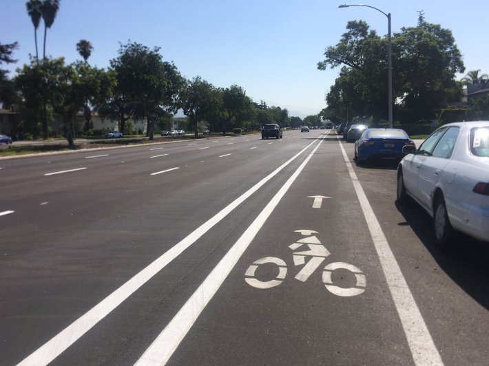 Arcadia received a new bike lane recently on Huntington Drive, which passes by the Santa Anita Mall and Racetrack. Image: Active SGV https://twitter.com/ActiveSGV/status/1286772550605758464