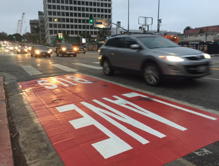 Wilshire Boulevard bus lane markings