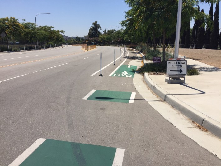 A new protected bike lane on Kellogg Drive near Cal Poly Pomona, from Campus Drive to Eucalyptus Lane. Joe Linton/Streetsblog LA