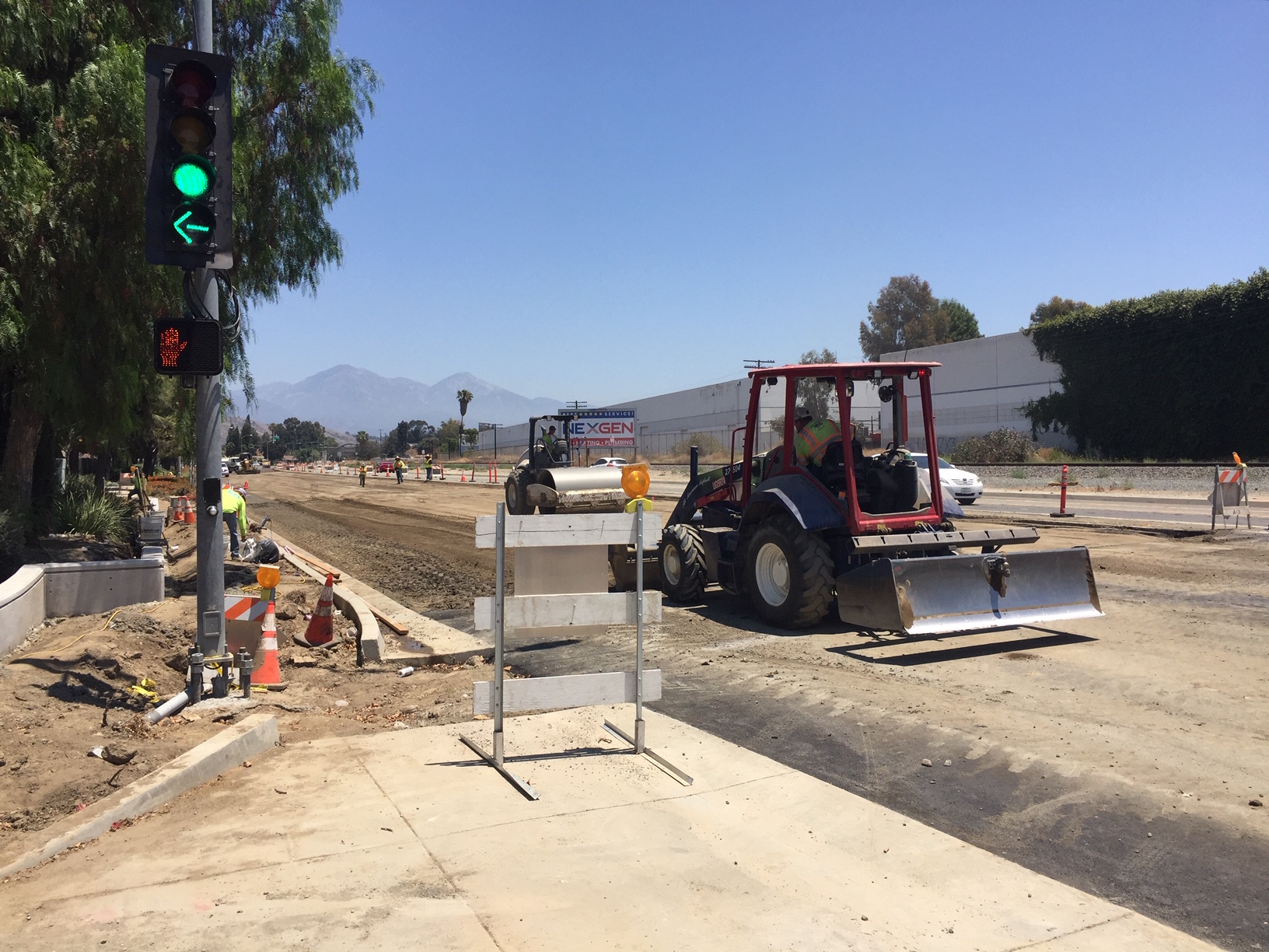 Construction on Valley Boulevard will eventually include a completed protected bike lane, yet no sign of the infrastructure is seen. Joe Linton/Streetsblog LA
